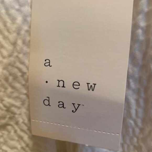 Textured White Maxi Skirt - Picture 3 of 4